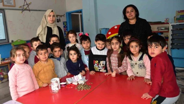 Ana sınıfı öğrencileri pizza ve gezi paralarını depremzede çocuklara bağışladı