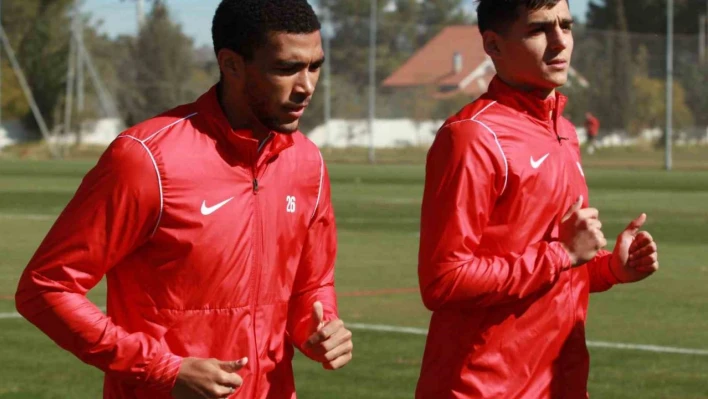 Antalyaspor'da yeni transferler ilk antrenmanına çıktı