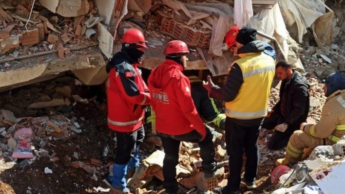 Arama kurtarma ve yardım ihtiyaçlarını gidermek için çalışmalar devam ediyor