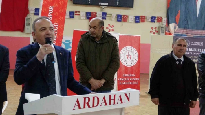 Ardahan'daki amatör spor kulüplerine ayni ve nakdi yardım yapıldı