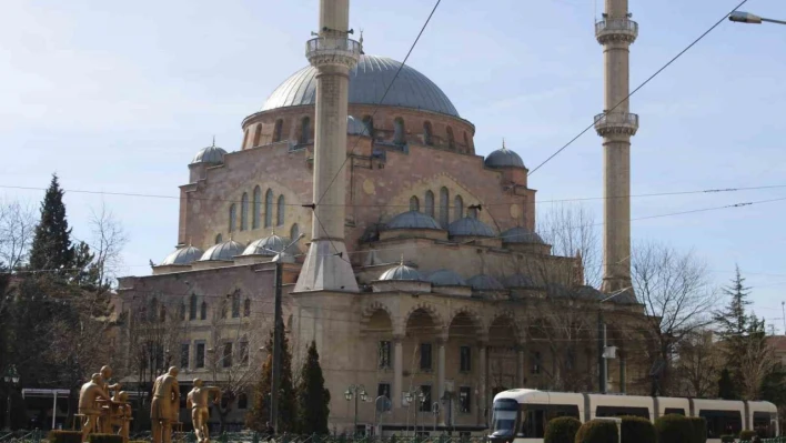 Asırlık Eskişehir Reşadiye Camii görenleri mest ediyor