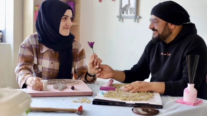 Aşklarına vesile olan filografi sanatını yeni nesillere aktarıyorlar