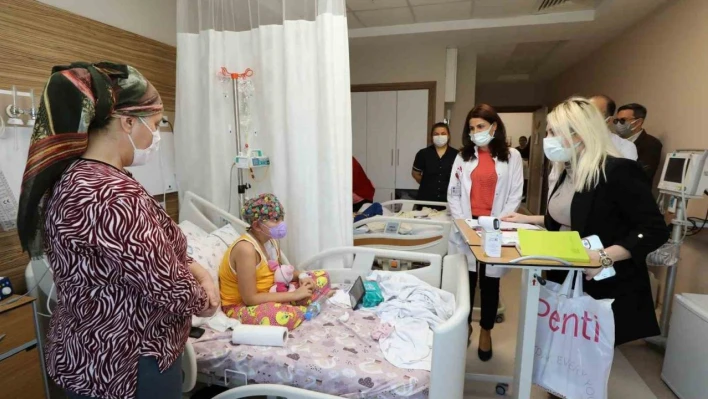AÜ'de 4 bine yakın depremzede tedavi edildi