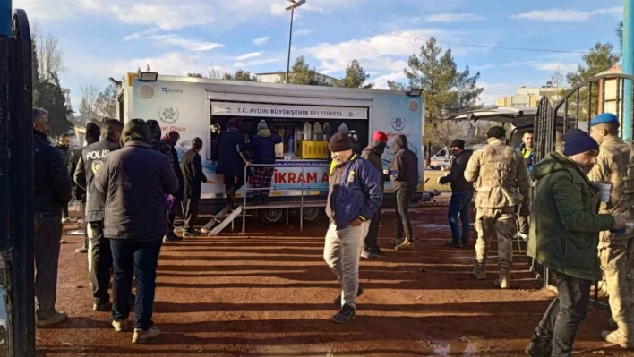 Aydın Büyükşehir Belediyesi'ne ait mobil aşevi Adıyaman'da