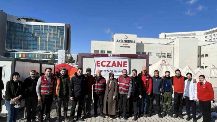 Aydınlı eczacılar depremzedeler için sahada