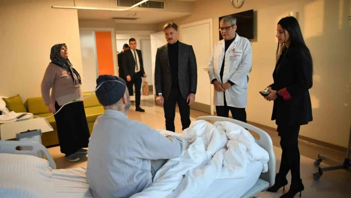 Bahçelievler'de tedavileri süren yaralı depremzedeler ziyaret edildi