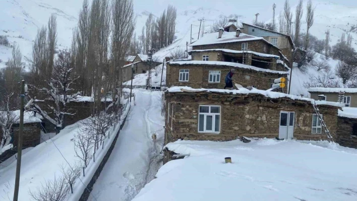 Bahçesaray'da kar yağışı