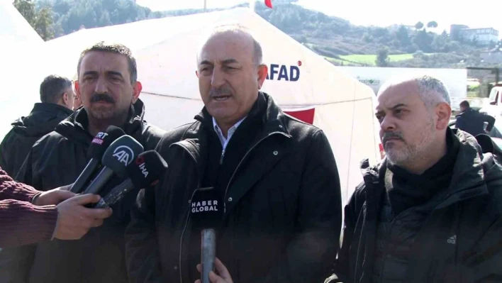 Bakan Çavuşoğlu, mevkidaşı Dendias ile birlikte Hatay'da incelemelerde bulundu