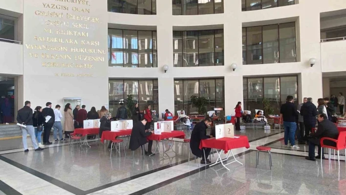 Bakırköy Adalet Sarayı'nda depremzedeler için kan verme noktası kuruldu