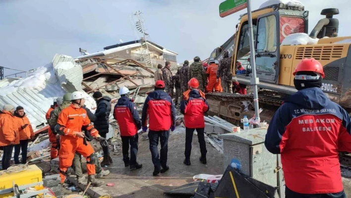 Balıkesirli öğretmenler deprem bölgesinde çalışıyor