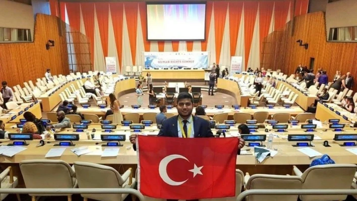 Bangladeşli Emon, Türkiye'nin acısını hafifletmek için çalışıyor