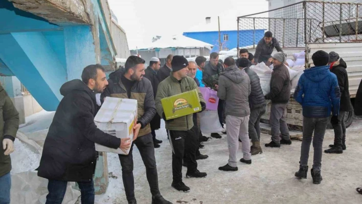 Başkale'de deprem bölgeleri için yardım seferberliği devam ediyor