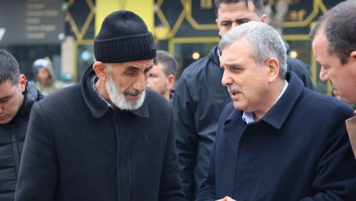 Başkan Beyazgül depremzedelerin yanında