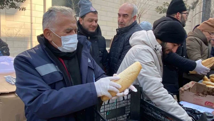 Başkan Büyükkılıç, başkanlarla birlikte deprem bölgesinde yaraları sarıyor