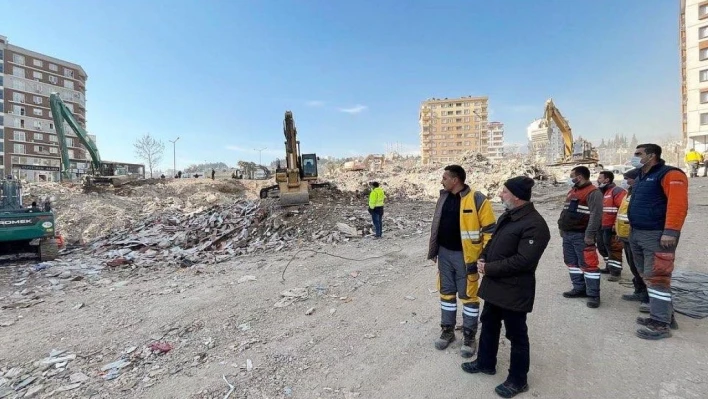 Başkan Çolakbayrakdar, deprem bölgesindeki çalışmaları kontrol etti