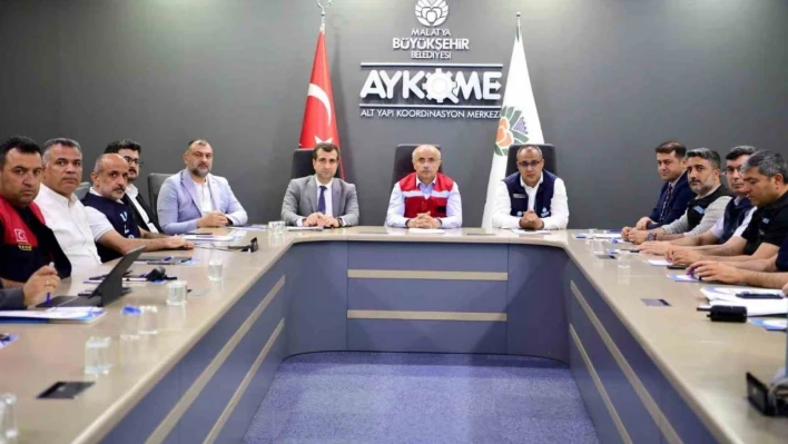 Başkan Er: 'Büyükşehir Belediyesi olarak yağmurun ilk anından itibaren tüm ekiplerimizle sahadaydık'