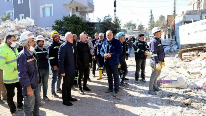 Başkan Gültak deprem bölgesinde