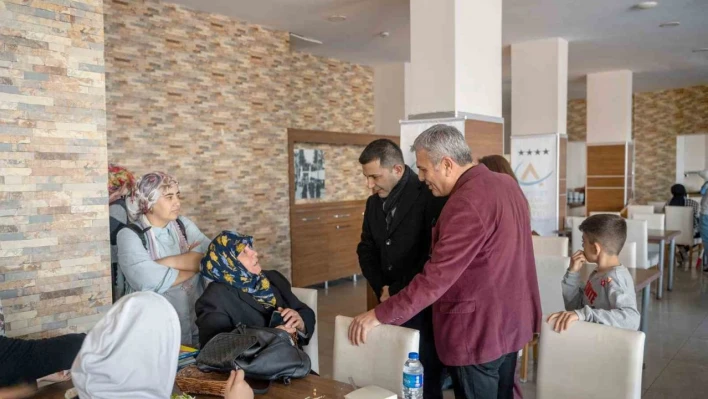 Başkan Günel, depremzedeler ile görüştü