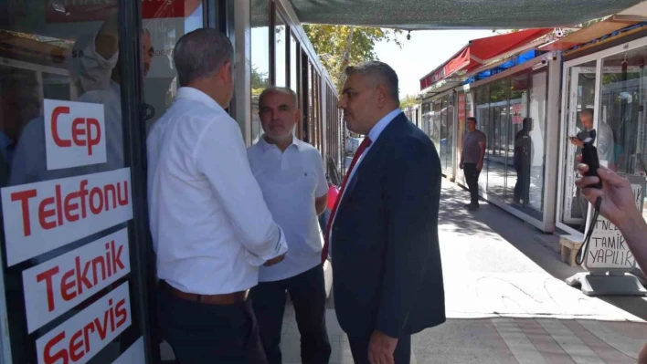 Başkan Sadıkoğlu, Kışla Caddesi ve Söğütlü Cami esnafları ile bir araya geldi