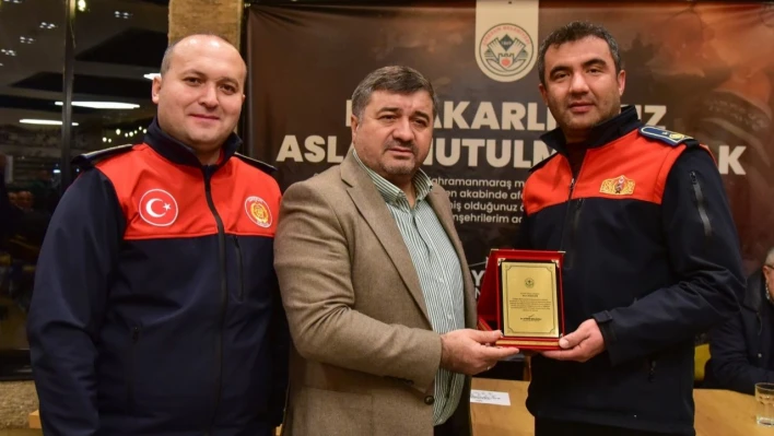 Başkan Şenlikoğlu, deprem afetinde görev yapan personellerine teşekkür plaketi verdi