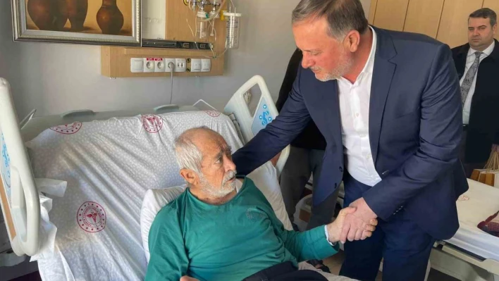 Başkan Tatlıdede yaralı depremzedeleri ziyaret etti