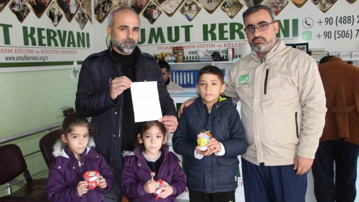 Batmanlı kardeşler bisiklet için biriktirdikleri paralarını depremzedeler için bağışladı