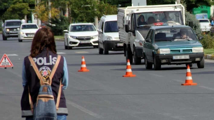 Bayburt'ta trafiğe kayıtlı araç sayısı 16 bin 485 oldu