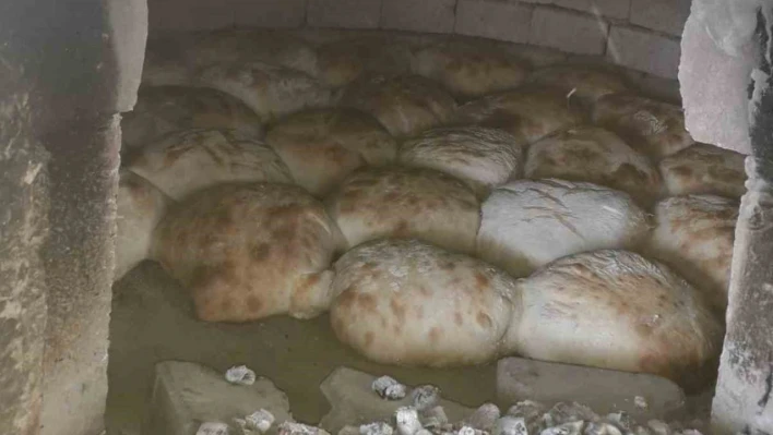 Bayırköylü kadınlar deprem bölgesine göndermek için binlerce ekmek yaptı