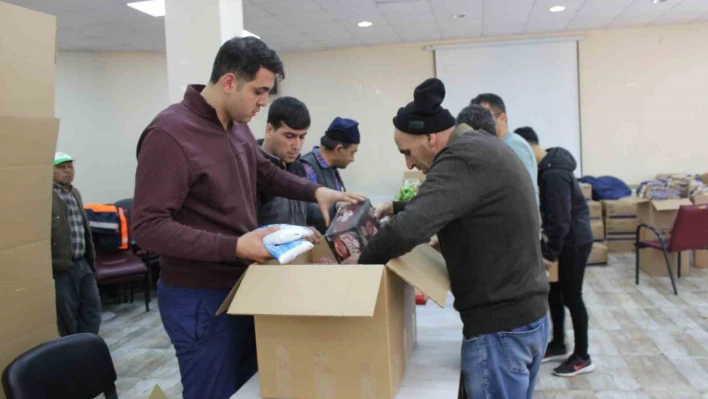 Beylikova Kaymakamı Atak, ilçede toplanan yardımları depremzedelere bizzat teslim etti