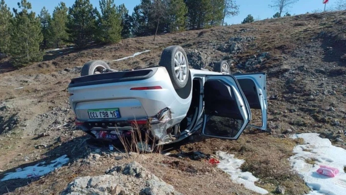 Bilecik'te şarampole yuvarlanan otomobilin sürücüsü yaralandı