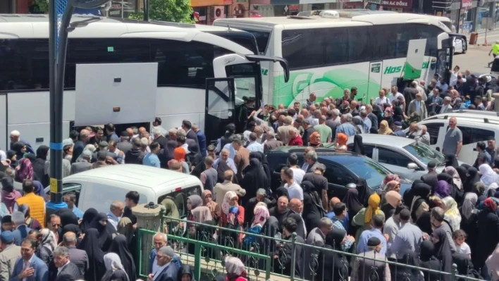 Bingöl'den kutsal topraklara gidecek ilk hac kafilesi uğurlandı