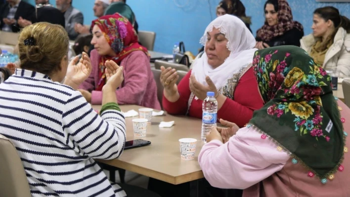 Bitlis'te depremzedelere yönelik kandil programı düzenlendi