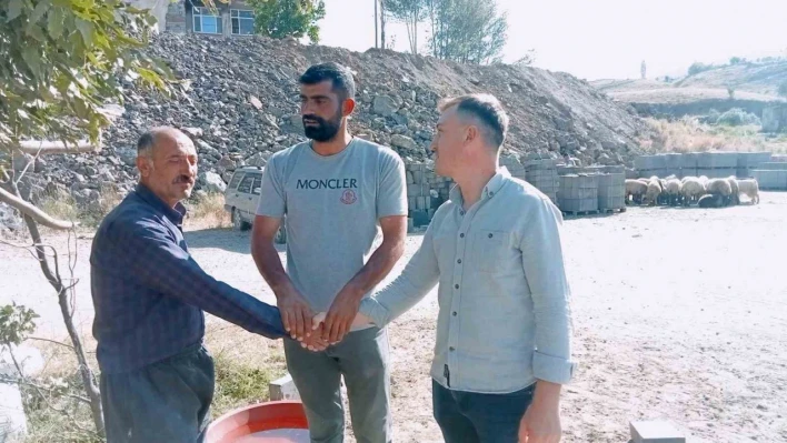 Bitlis'te kurban pazarında fiyatlar yüksek, satışlar düşük