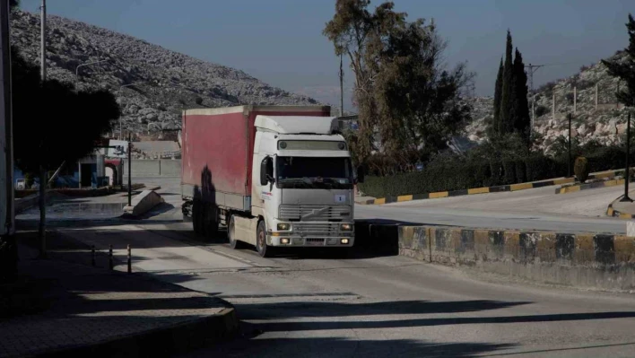 BM'nin Suriye'ye ilk konvoyu Türkiye sınırından geçti