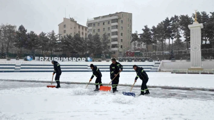 Büyükşehir kışla mücadelede de 7/24 görevinin başında