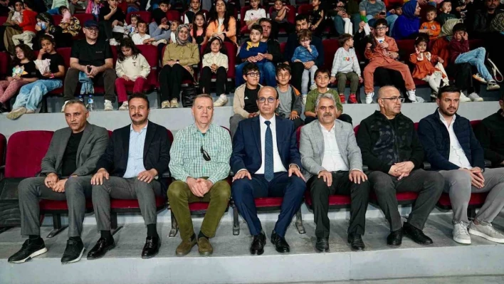 Cambaz Mithat 'Yetenek Sirkiniz' gösterisi renkli ve heyecanlı anlara sahne oldu