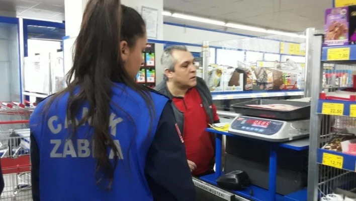 Canik zabıtasından market denetimi