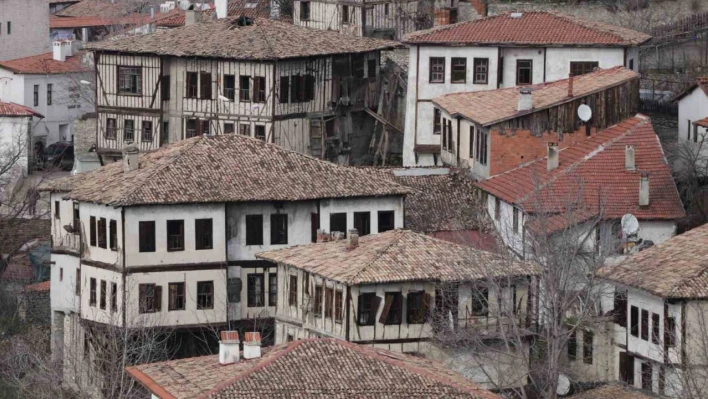 Çatkı sistemiyle inşa edilen Safranbolu evleri depremde kaçış imkanı sağlıyor