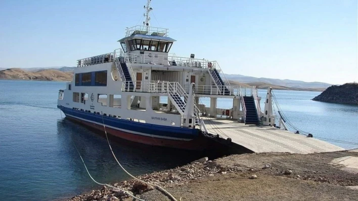 Çemişgezek feribot seferleri geçici olarak durduruldu