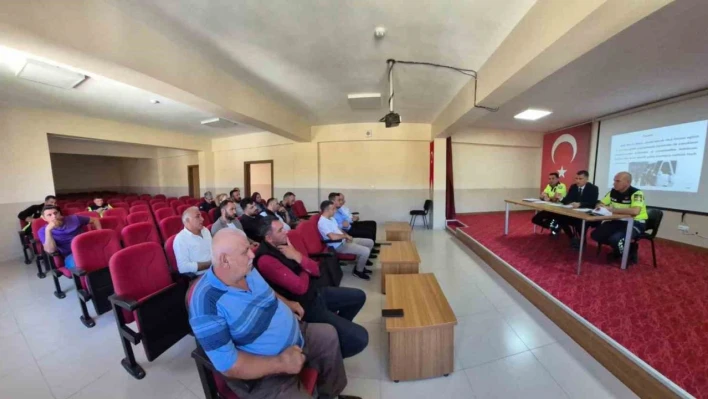 Çemişgezek'te okul servis şoförleri bilgilendirildi