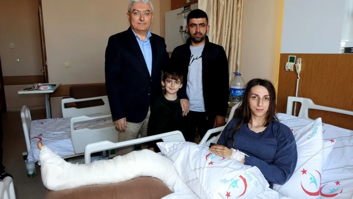 Çeşme'de ameliyat edilen depremzede enkaz altında yaşadığı zor anları anlattı