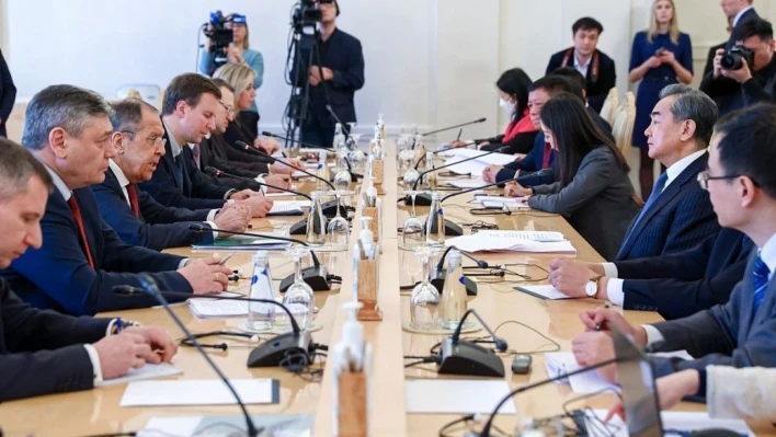 Çinli diplomat Wang: 'Rusya ve Çin çok kutuplu dünyaya bağlı'