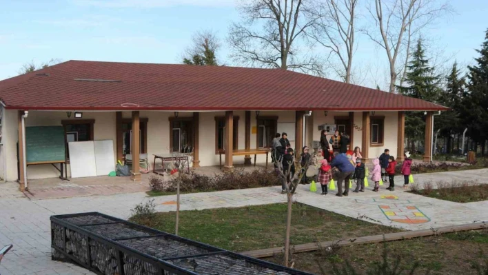 Çocuklar depremin izlerini Atakum'da siliyor