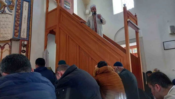 Cuma namazı sonrası gıyabi cenaze namazı kılındı