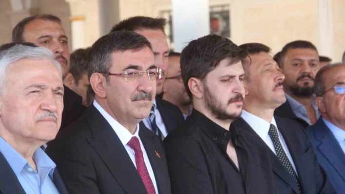 Cumhurbaşkanı Yardımcısı Yılmaz, AK Parti eski milletvekili Tahir Öztürk'ün cenazesine katıldı