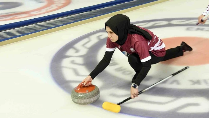 Curlingte heyecan sürüyor