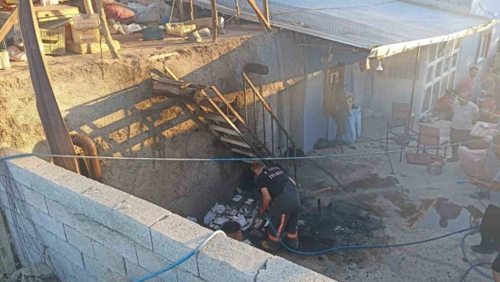 Darende'de ev yangını