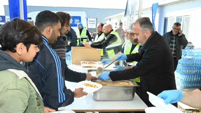 Deprem bölgesinde 'çarklar durmasın' diye karavana Bursa'dan