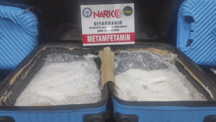 Deprem için yardıma geldiğini ileri süren bir kişinin çantasında 1 kilo 940 gram uyuşturucu çıktı