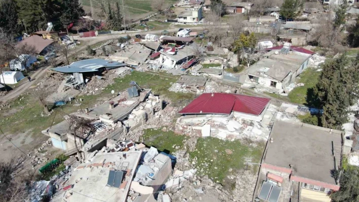 Deprem köyleri de yerle bir etti, sadece bu köyde 33 kişi öldü